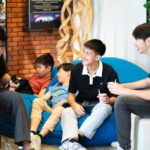 Anak-anak sedang mengobrol bersama-sama