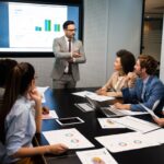 Orang kantor sedang rapat