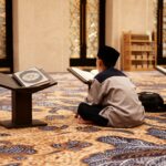 anak mengaji quran di mesjid
