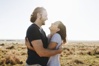 Dua orang yang mencintai